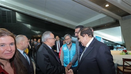 بالصور.. وفد من البرلمان